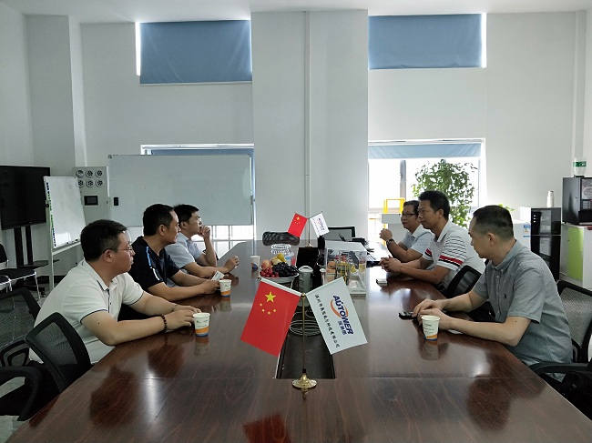 热烈欢迎山东荣信集团领导莅临星辉注册总部洽谈合作