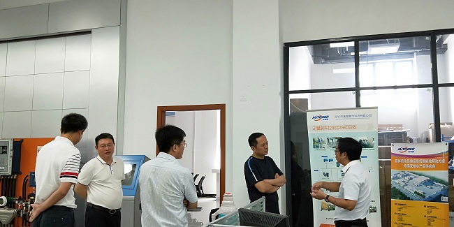 热烈欢迎山东荣信集团领导莅临星辉注册总部洽谈合作