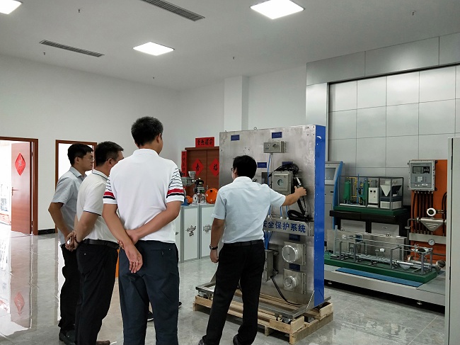 热烈欢迎山东荣信集团领导莅临星辉注册总部洽谈合作